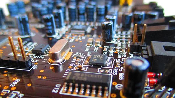 电解电容如何判断正负极？该怎么接？